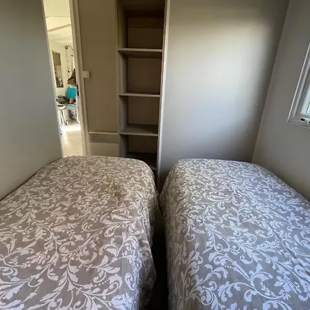 Mobile With Shared Pool In Saint-arnoult Σαλέ