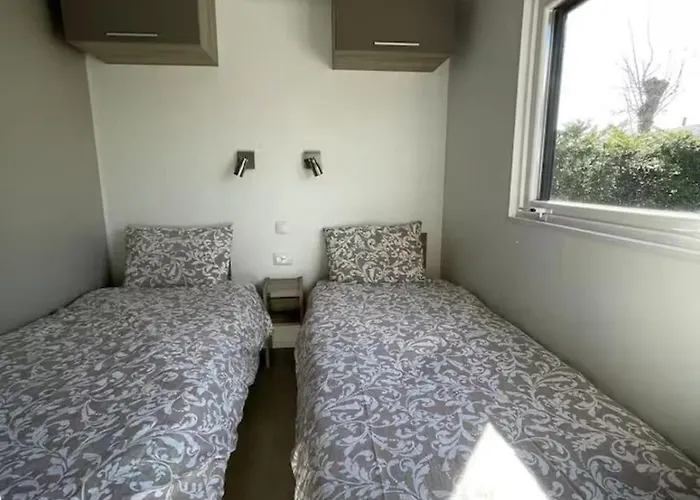 Mobile With Shared Pool In Saint-arnoult Domek alpejski